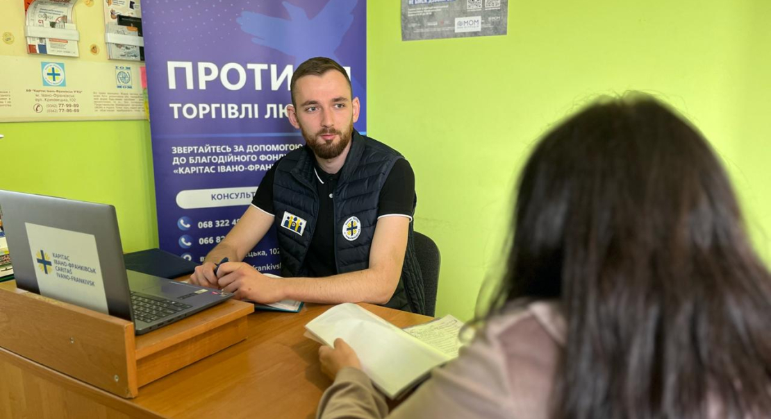 Соціальний супровід: чому він важливий для людей, які постраждали від торгівлі людьми та експлуатації